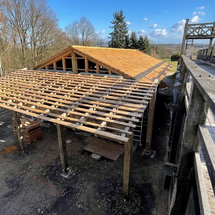 Das Wachhaus wird gebaut (vergrößerte Bildansicht wird geöffnet)