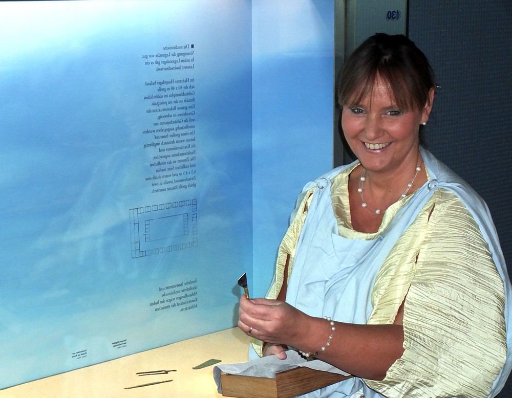 Foto: Julia Sabina Medica zeigt ihr medizinisches Besteck.