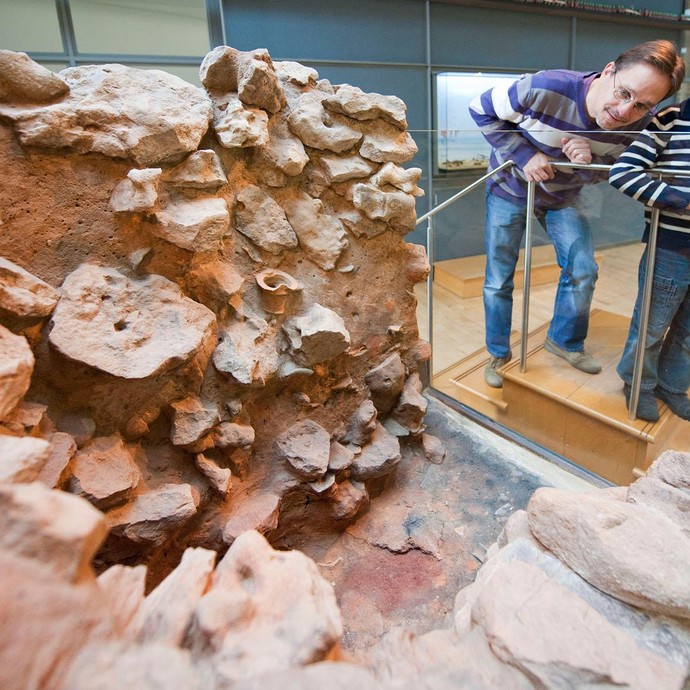 Der Töpferofen wurde unter dem heutigen Parkplatz des LWL-Römermuseums entdeckt. (vergrößerte Bildansicht wird geöffnet)