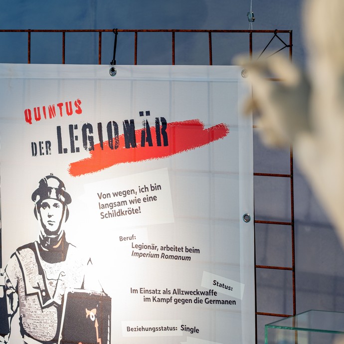 Plakat mit römischem Legionär im Graffiti-Stil (öffnet vergrößerte Bildansicht)