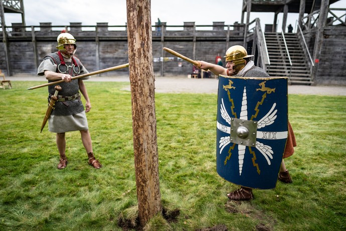 Römer übt mit Kurzschwert