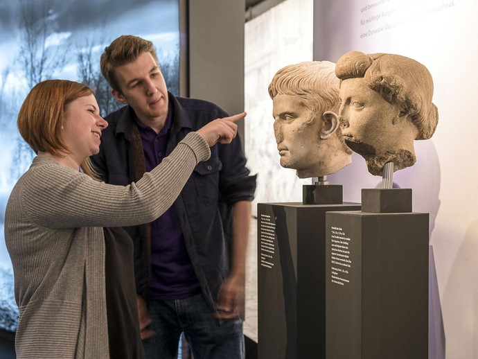 Führung durch die Sonderausstellung (vergrößerte Bildansicht wird geöffnet)