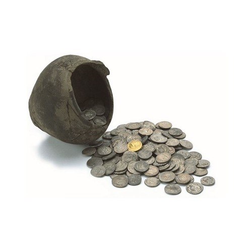 Schatzfund mit Gefäß und Münzen