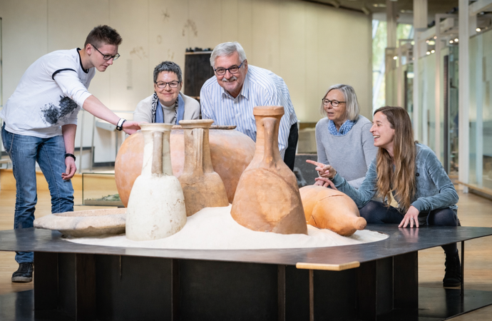 Besuchergruppe im Museum