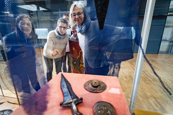 Foto: Eine Besuchergruppe im LWL-Römermuseum